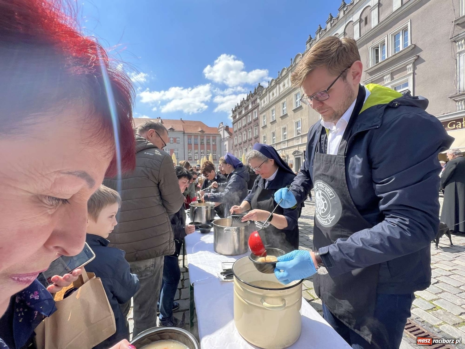 Zdjęcie w galerii na portalu naszraciborz.pl: Ukraińskie śniadanie wielkanocne na raciborskim Rynku [FOTO i WIDEO] wiadomości z regionu