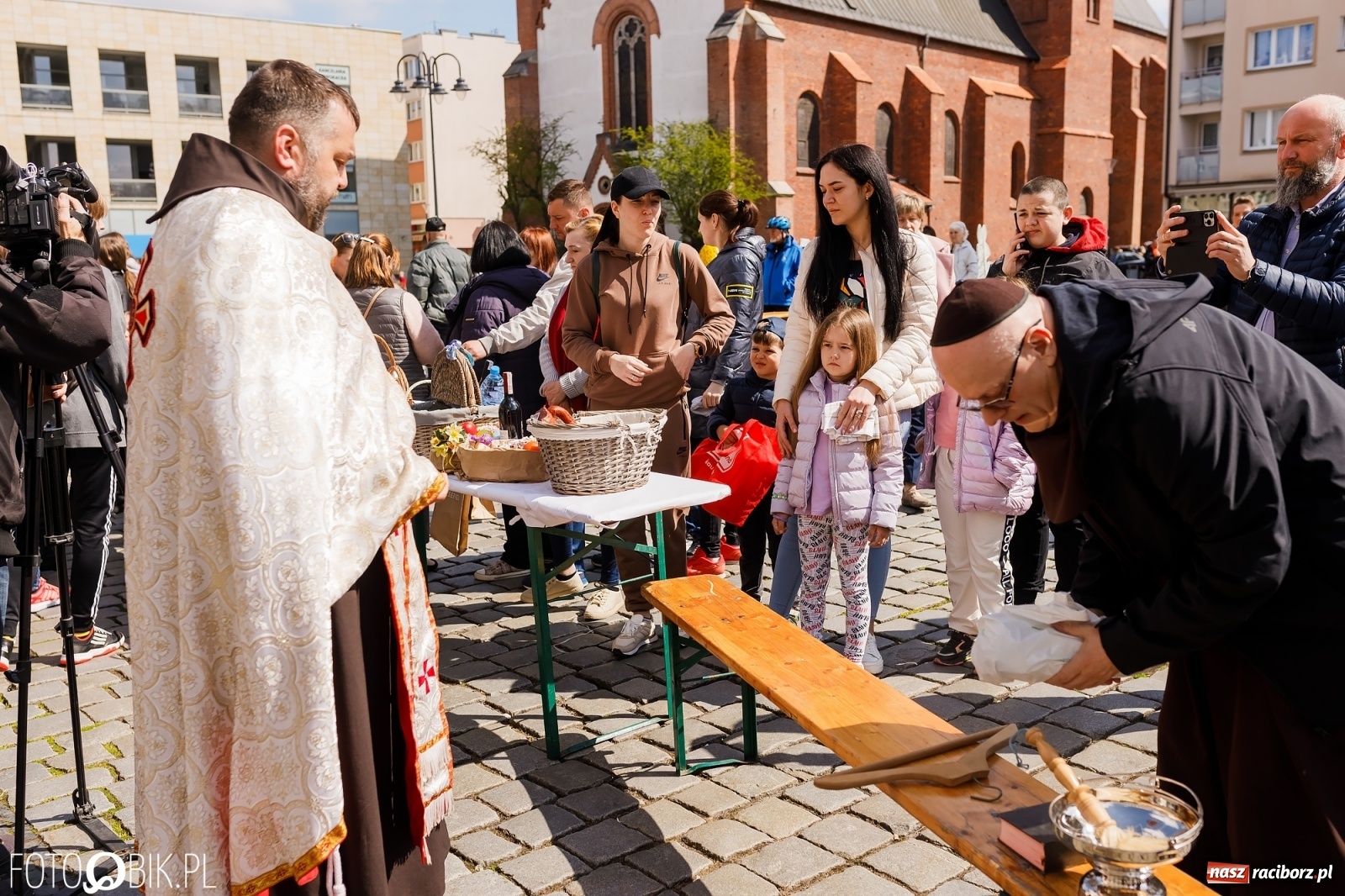 Zdjęcie w galerii na portalu naszraciborz.pl: Ukraińskie śniadanie wielkanocne na raciborskim Rynku [FOTO i WIDEO] wiadomości z regionu