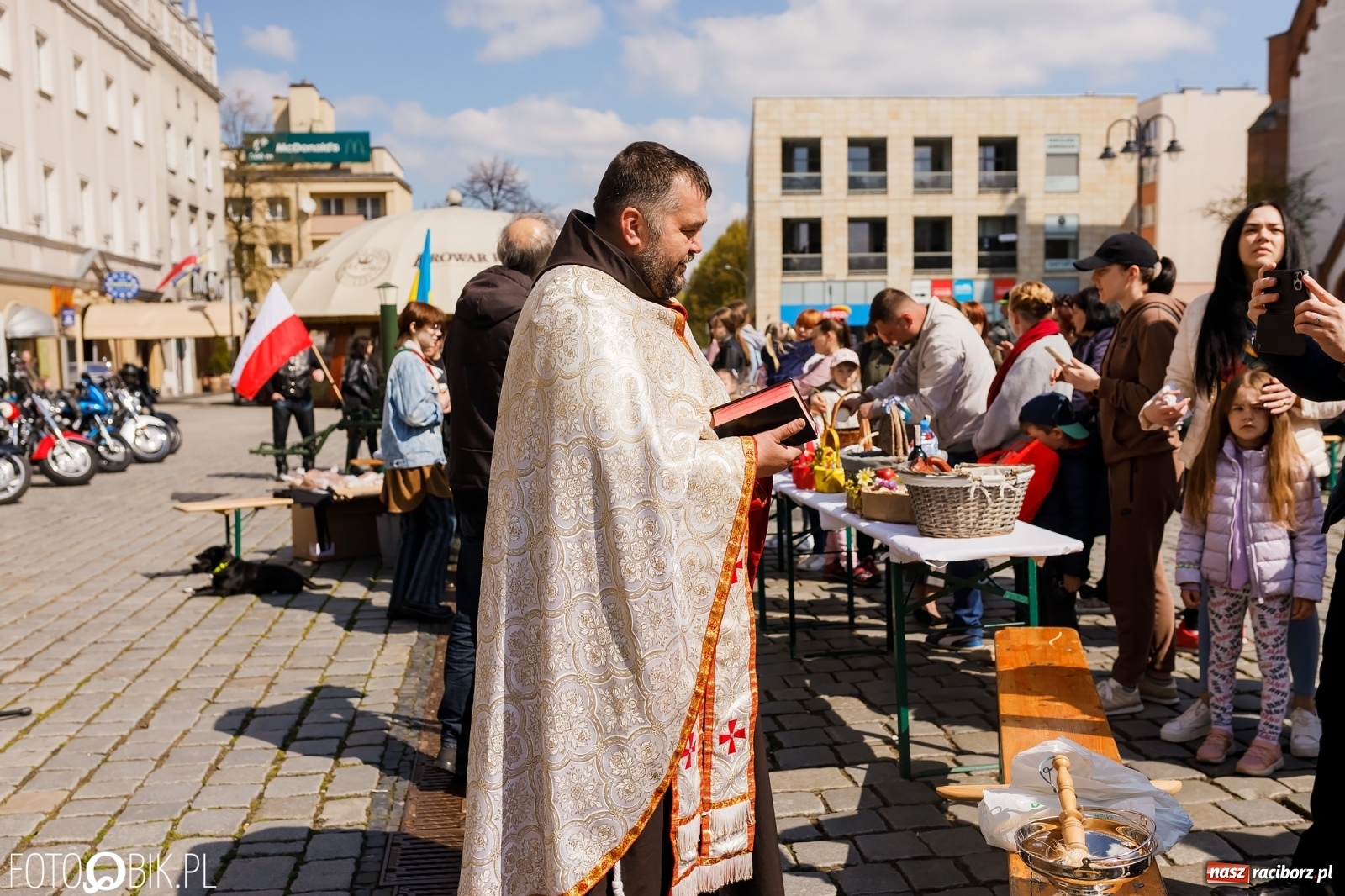 Zdjęcie w galerii na portalu naszraciborz.pl: Ukraińskie śniadanie wielkanocne na raciborskim Rynku [FOTO i WIDEO] wiadomości z regionu