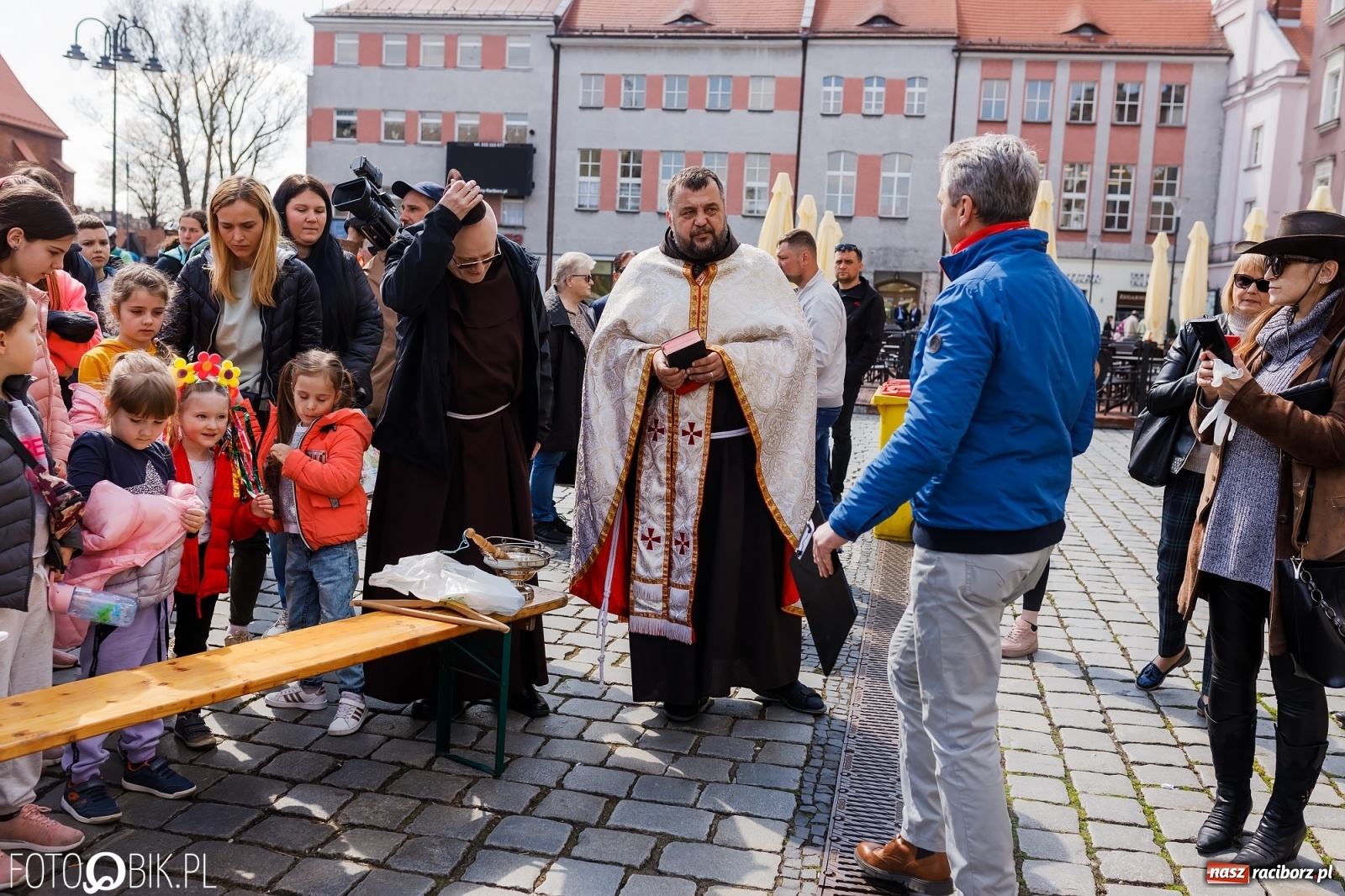 Zdjęcie w galerii na portalu naszraciborz.pl: Ukraińskie śniadanie wielkanocne na raciborskim Rynku [FOTO i WIDEO] wiadomości z regionu