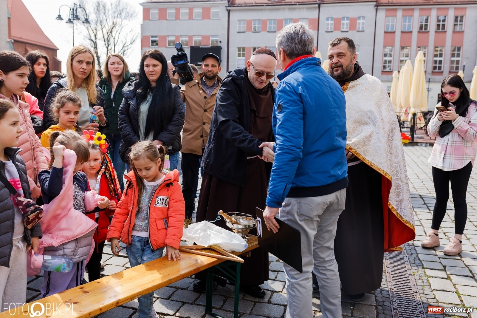 Zdjęcie w galerii na portalu naszraciborz.pl: Ukraińskie śniadanie wielkanocne na raciborskim Rynku [FOTO i WIDEO] wiadomości z regionu