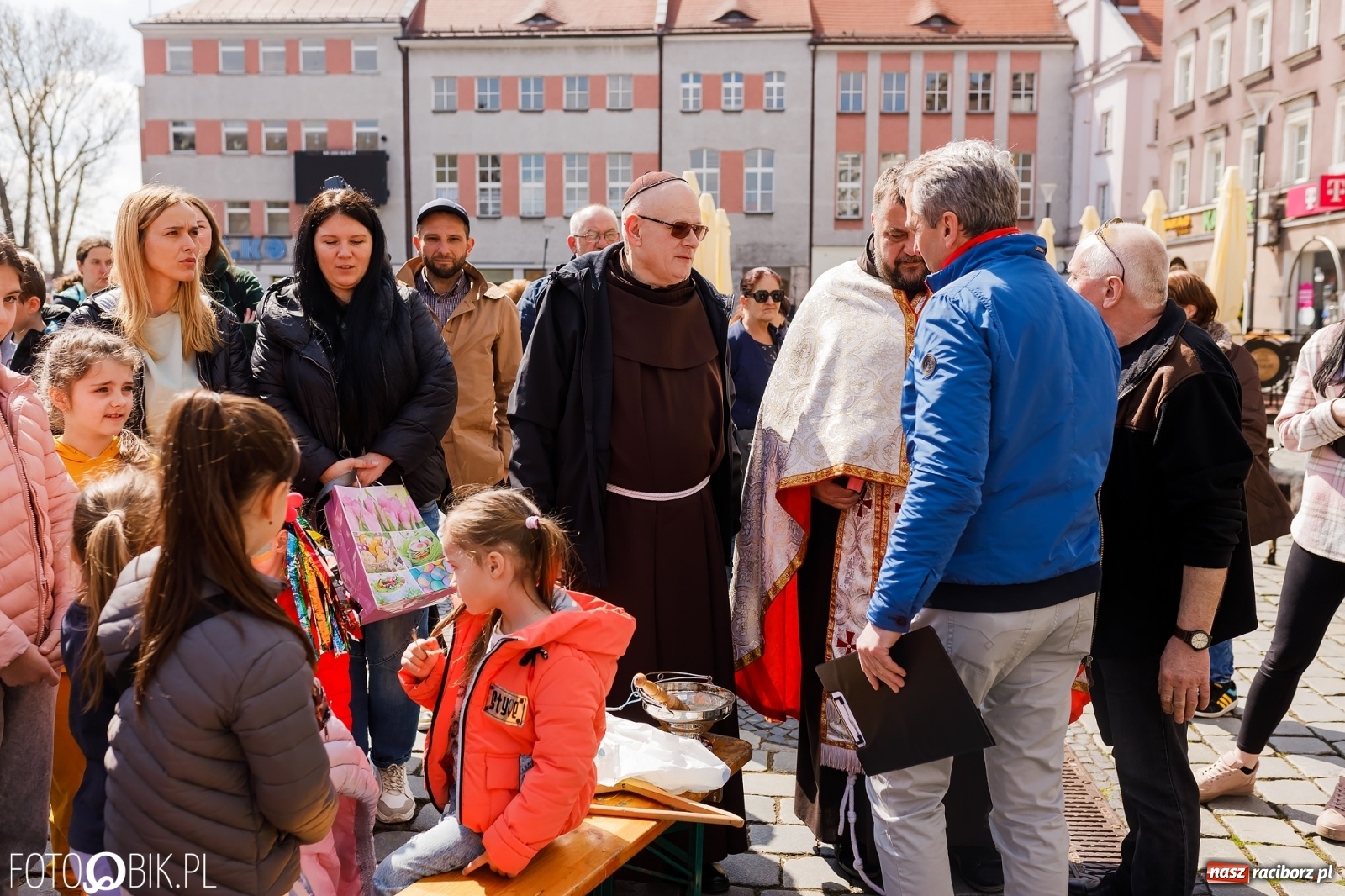 Zdjęcie w galerii na portalu naszraciborz.pl: Ukraińskie śniadanie wielkanocne na raciborskim Rynku [FOTO i WIDEO] wiadomości z regionu