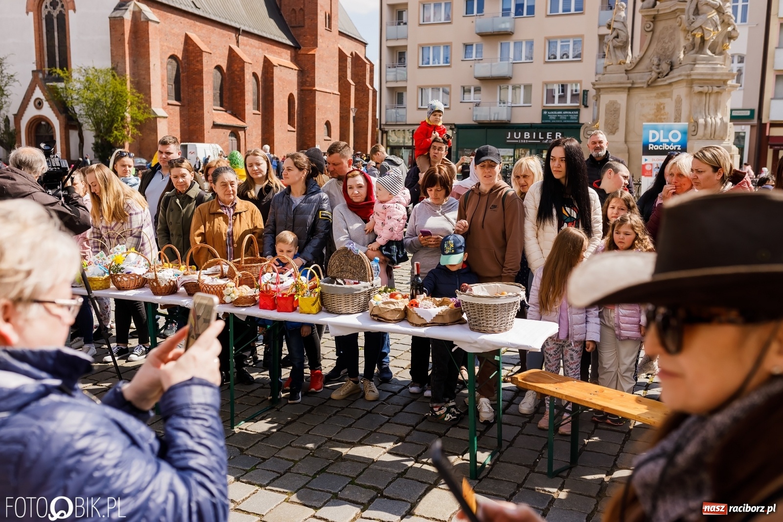 Zdjęcie w galerii na portalu naszraciborz.pl: Ukraińskie śniadanie wielkanocne na raciborskim Rynku [FOTO i WIDEO] wiadomości z regionu