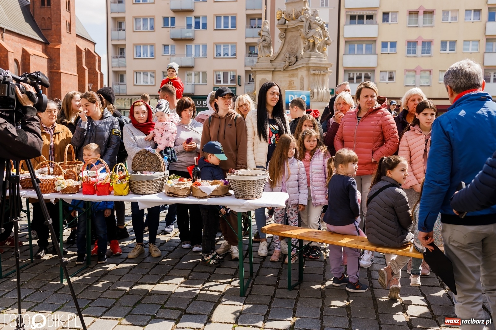 Zdjęcie w galerii na portalu naszraciborz.pl: Ukraińskie śniadanie wielkanocne na raciborskim Rynku [FOTO i WIDEO] wiadomości z regionu