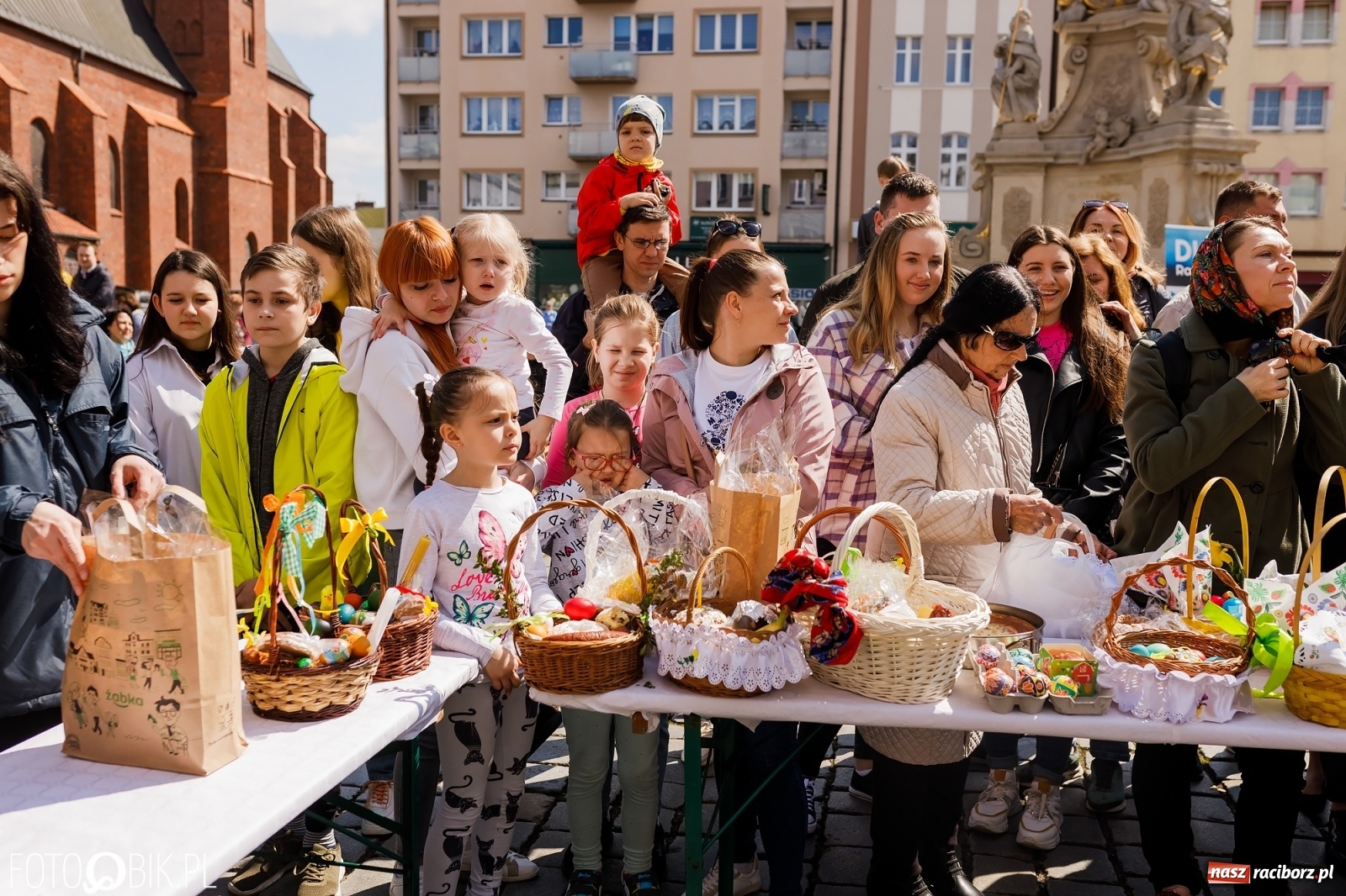 Zdjęcie w galerii na portalu naszraciborz.pl: Ukraińskie śniadanie wielkanocne na raciborskim Rynku [FOTO i WIDEO] wiadomości z regionu