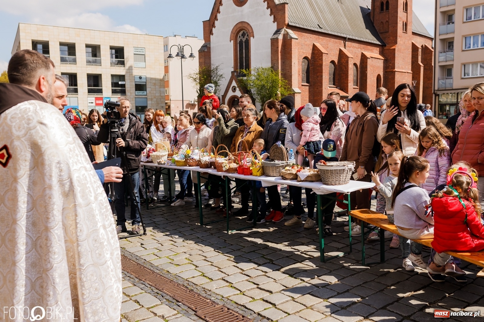 Zdjęcie w galerii na portalu naszraciborz.pl: Ukraińskie śniadanie wielkanocne na raciborskim Rynku [FOTO i WIDEO] wiadomości z regionu