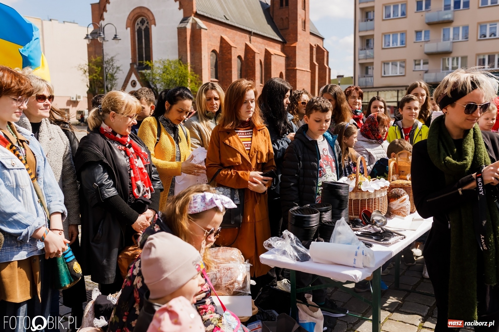 Zdjęcie w galerii na portalu naszraciborz.pl: Ukraińskie śniadanie wielkanocne na raciborskim Rynku [FOTO i WIDEO] wiadomości z regionu