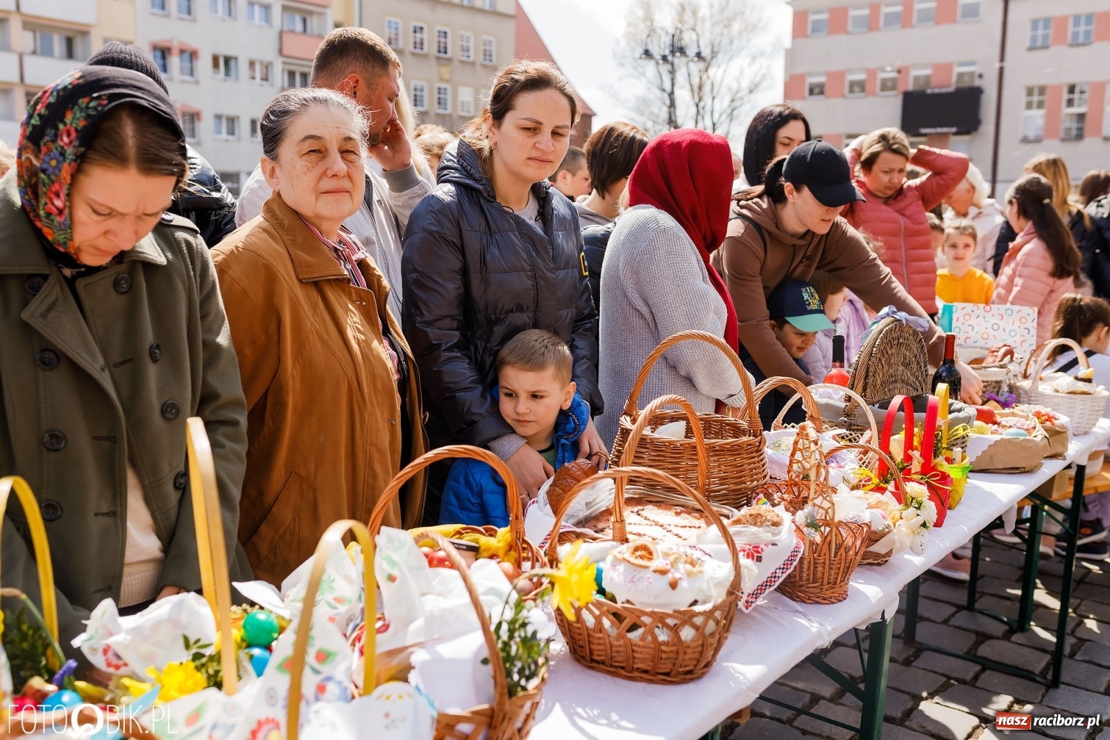 Zdjęcie w galerii na portalu naszraciborz.pl: Ukraińskie śniadanie wielkanocne na raciborskim Rynku [FOTO i WIDEO] wiadomości z regionu