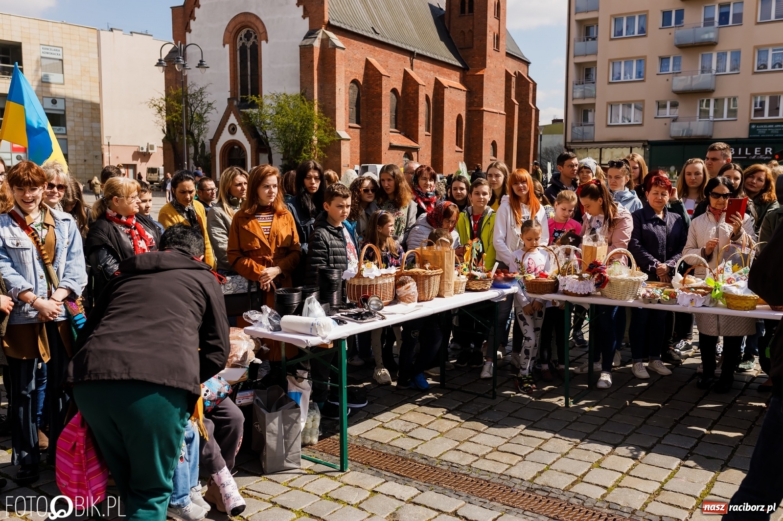 Zdjęcie w galerii na portalu naszraciborz.pl: Ukraińskie śniadanie wielkanocne na raciborskim Rynku [FOTO i WIDEO] wiadomości z regionu