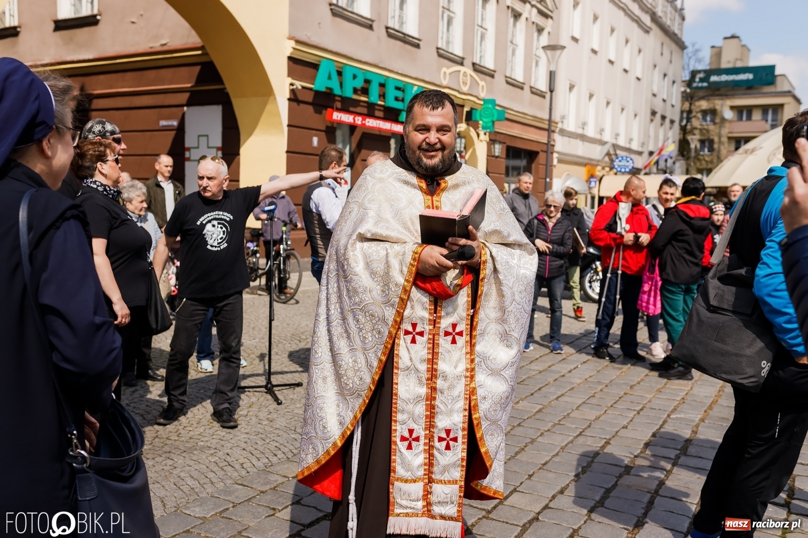 Zdjęcie w galerii na portalu naszraciborz.pl: Ukraińskie śniadanie wielkanocne na raciborskim Rynku [FOTO i WIDEO] wiadomości z regionu