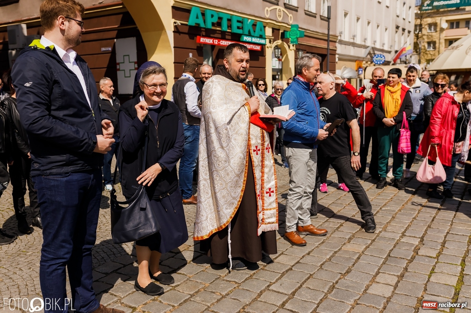 Zdjęcie w galerii na portalu naszraciborz.pl: Ukraińskie śniadanie wielkanocne na raciborskim Rynku [FOTO i WIDEO] wiadomości z regionu
