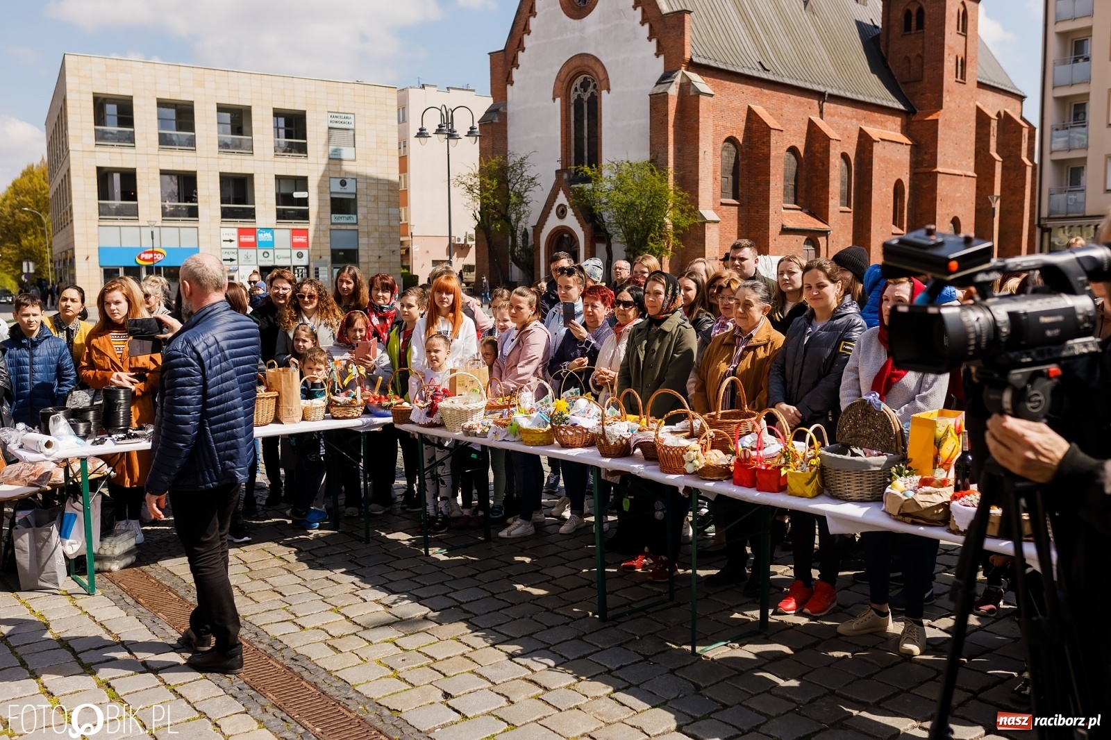Zdjęcie w galerii na portalu naszraciborz.pl: Ukraińskie śniadanie wielkanocne na raciborskim Rynku [FOTO i WIDEO] wiadomości z regionu