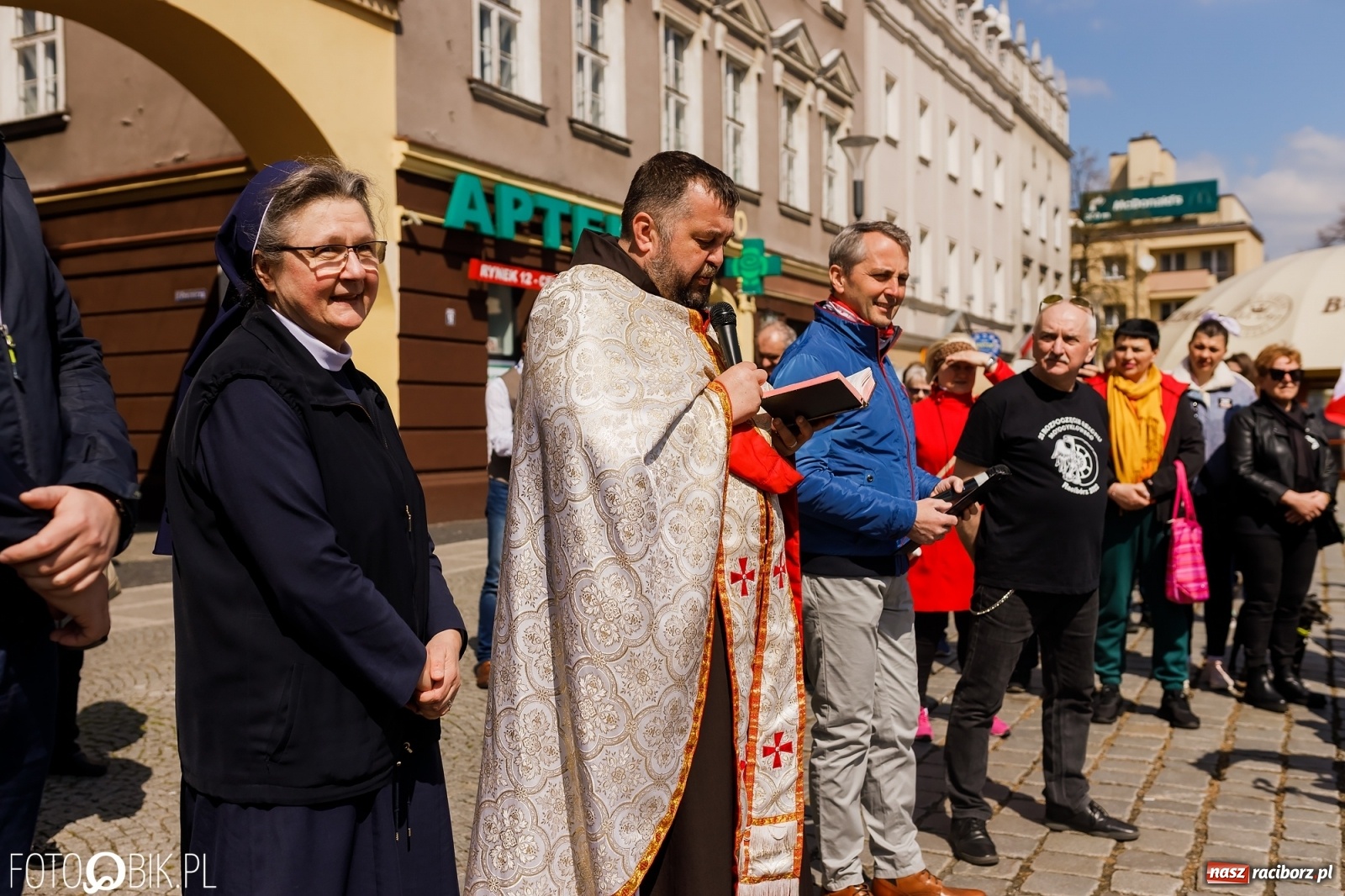 Zdjęcie w galerii na portalu naszraciborz.pl: Ukraińskie śniadanie wielkanocne na raciborskim Rynku [FOTO i WIDEO] wiadomości z regionu