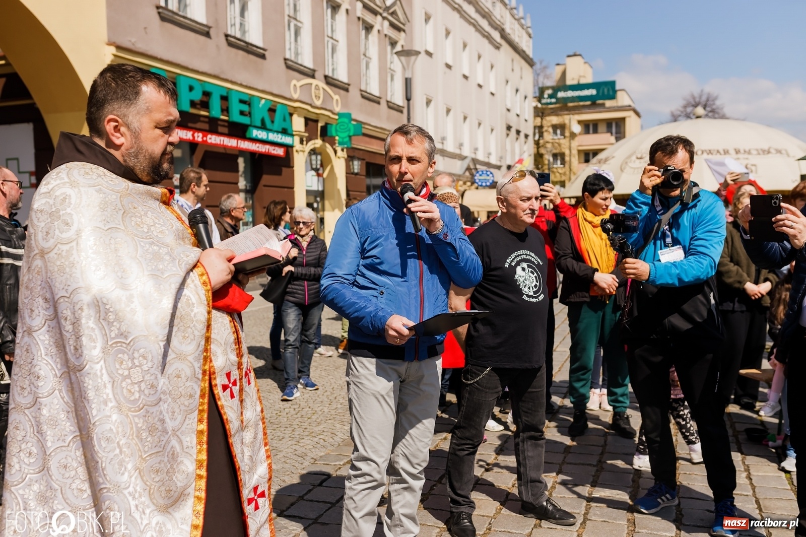Zdjęcie w galerii na portalu naszraciborz.pl: Ukraińskie śniadanie wielkanocne na raciborskim Rynku [FOTO i WIDEO] wiadomości z regionu