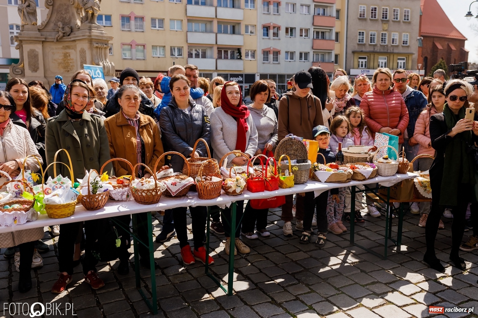 Zdjęcie w galerii na portalu naszraciborz.pl: Ukraińskie śniadanie wielkanocne na raciborskim Rynku [FOTO i WIDEO] wiadomości z regionu