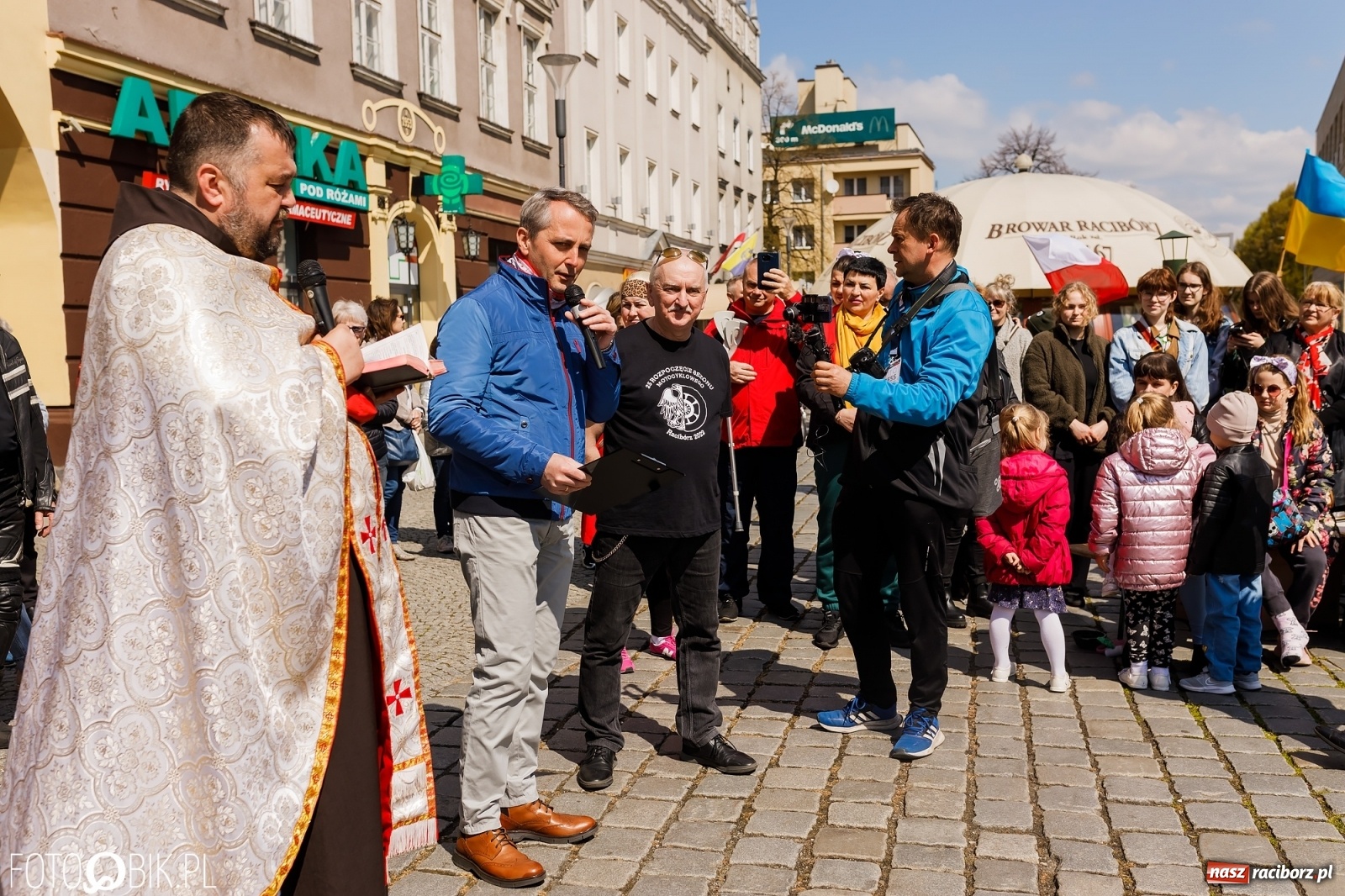Zdjęcie w galerii na portalu naszraciborz.pl: Ukraińskie śniadanie wielkanocne na raciborskim Rynku [FOTO i WIDEO] wiadomości z regionu