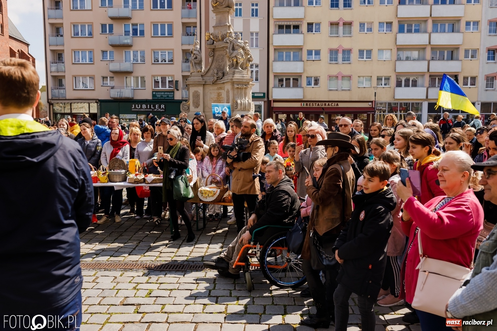 Zdjęcie w galerii na portalu naszraciborz.pl: Ukraińskie śniadanie wielkanocne na raciborskim Rynku [FOTO i WIDEO] wiadomości z regionu
