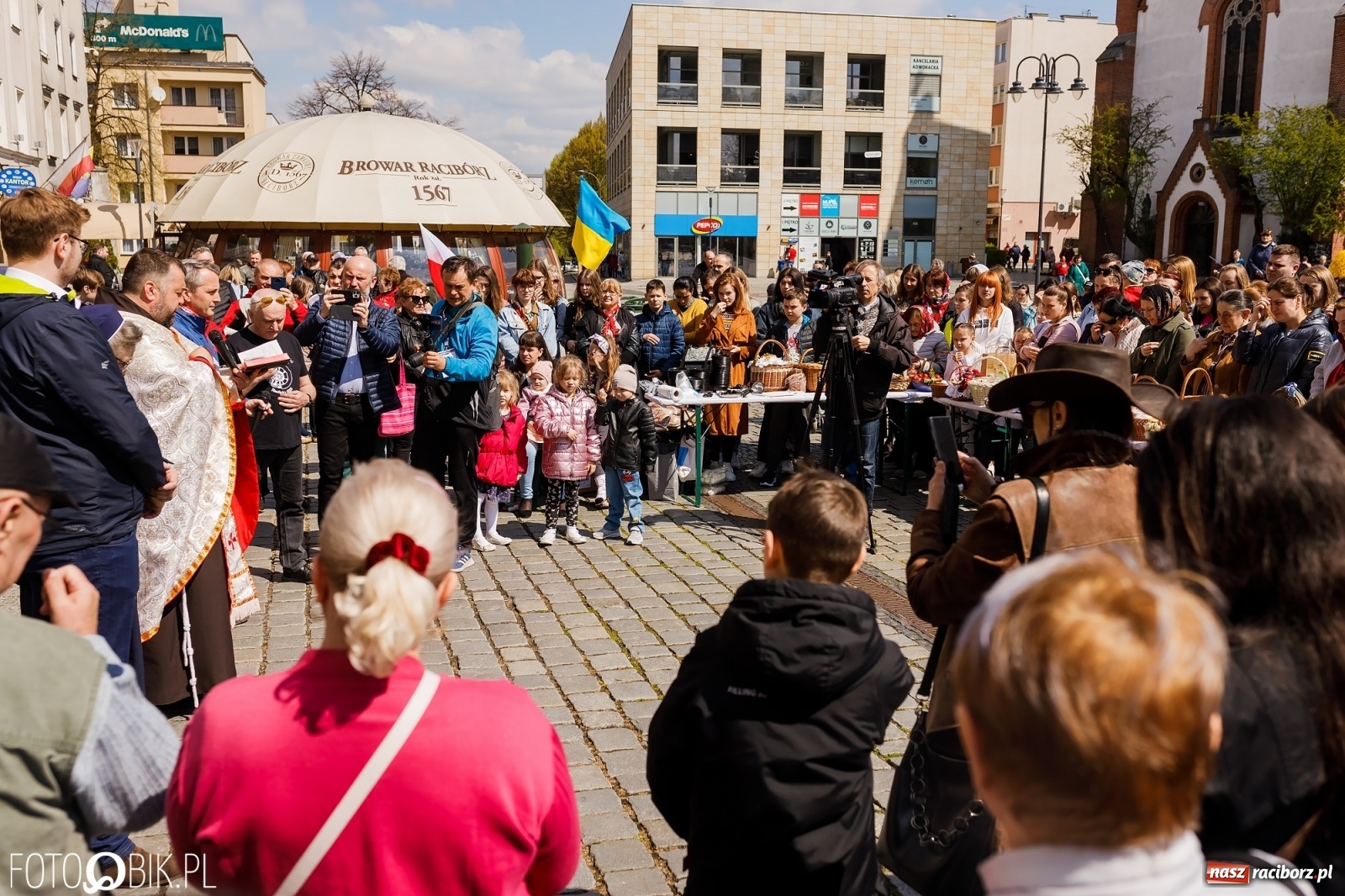 Zdjęcie w galerii na portalu naszraciborz.pl: Ukraińskie śniadanie wielkanocne na raciborskim Rynku [FOTO i WIDEO] wiadomości z regionu