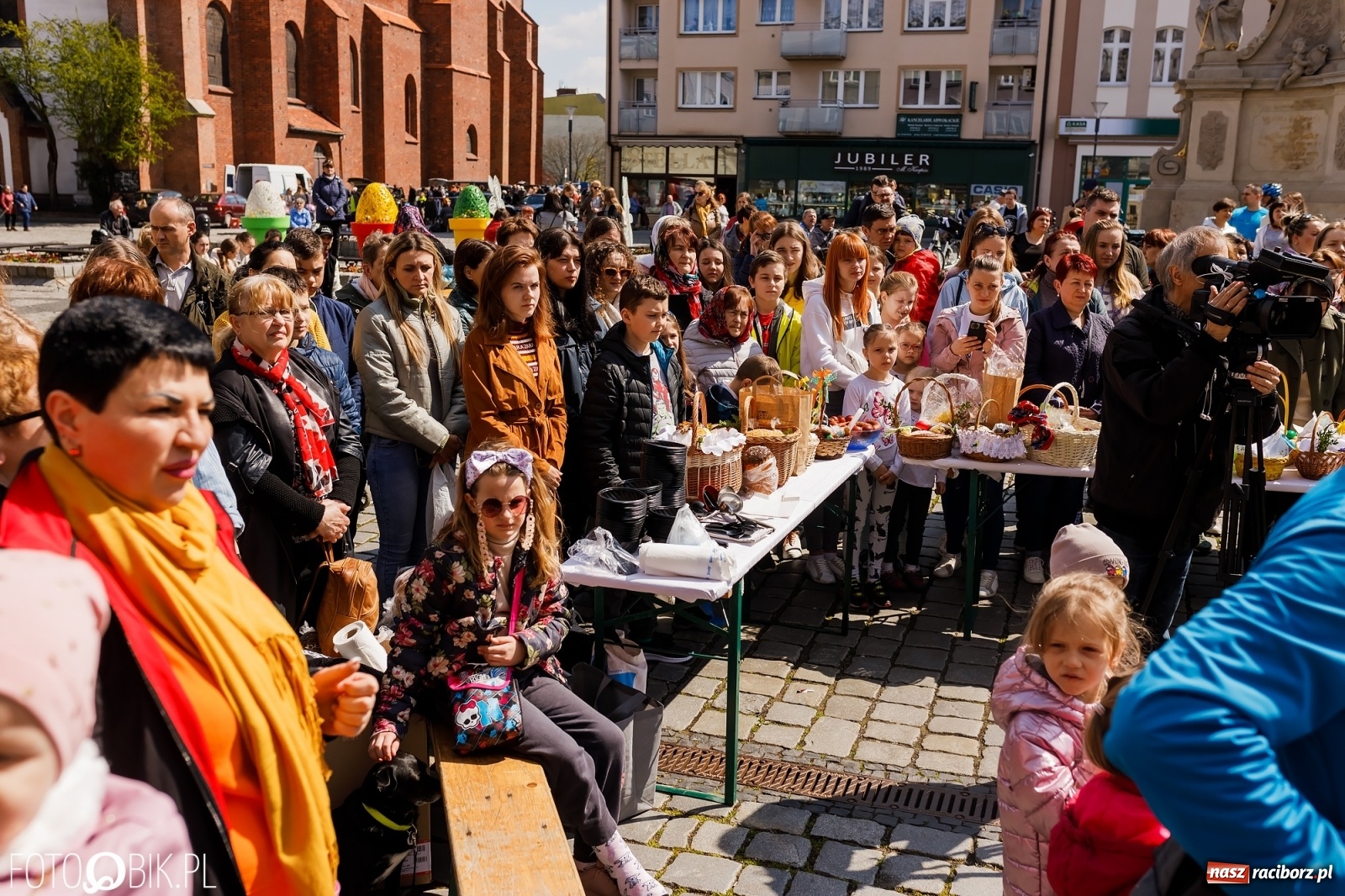 Zdjęcie w galerii na portalu naszraciborz.pl: Ukraińskie śniadanie wielkanocne na raciborskim Rynku [FOTO i WIDEO] wiadomości z regionu