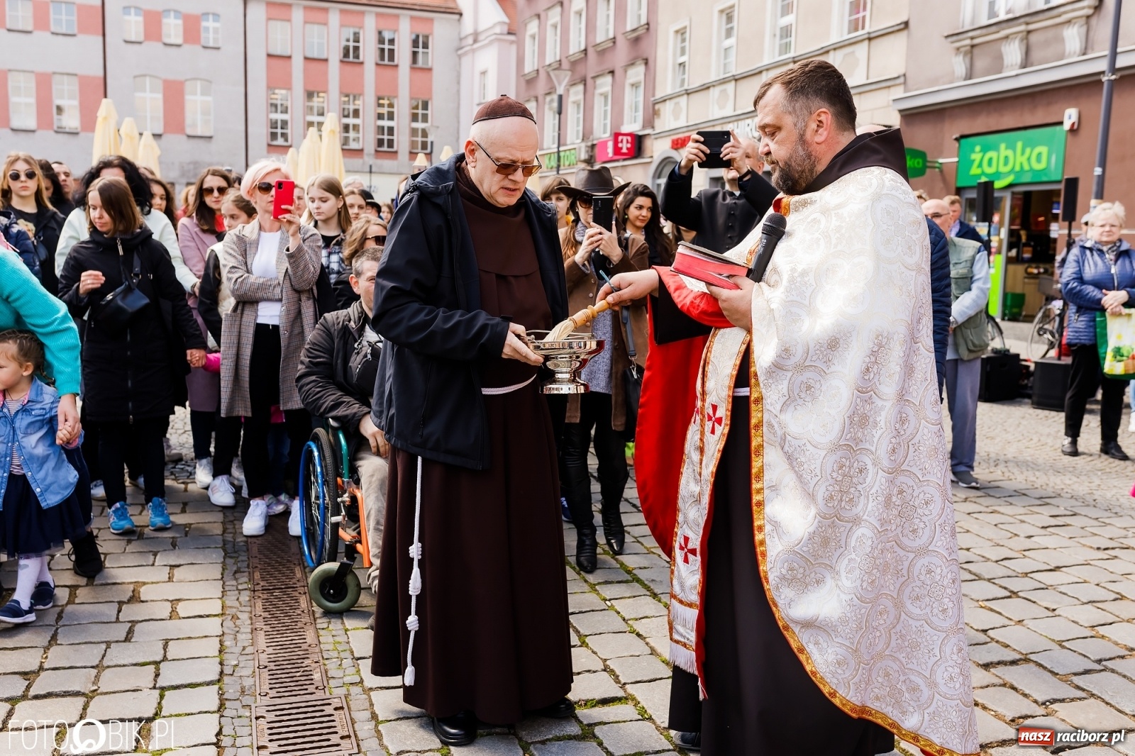 Zdjęcie w galerii na portalu naszraciborz.pl: Ukraińskie śniadanie wielkanocne na raciborskim Rynku [FOTO i WIDEO] wiadomości z regionu