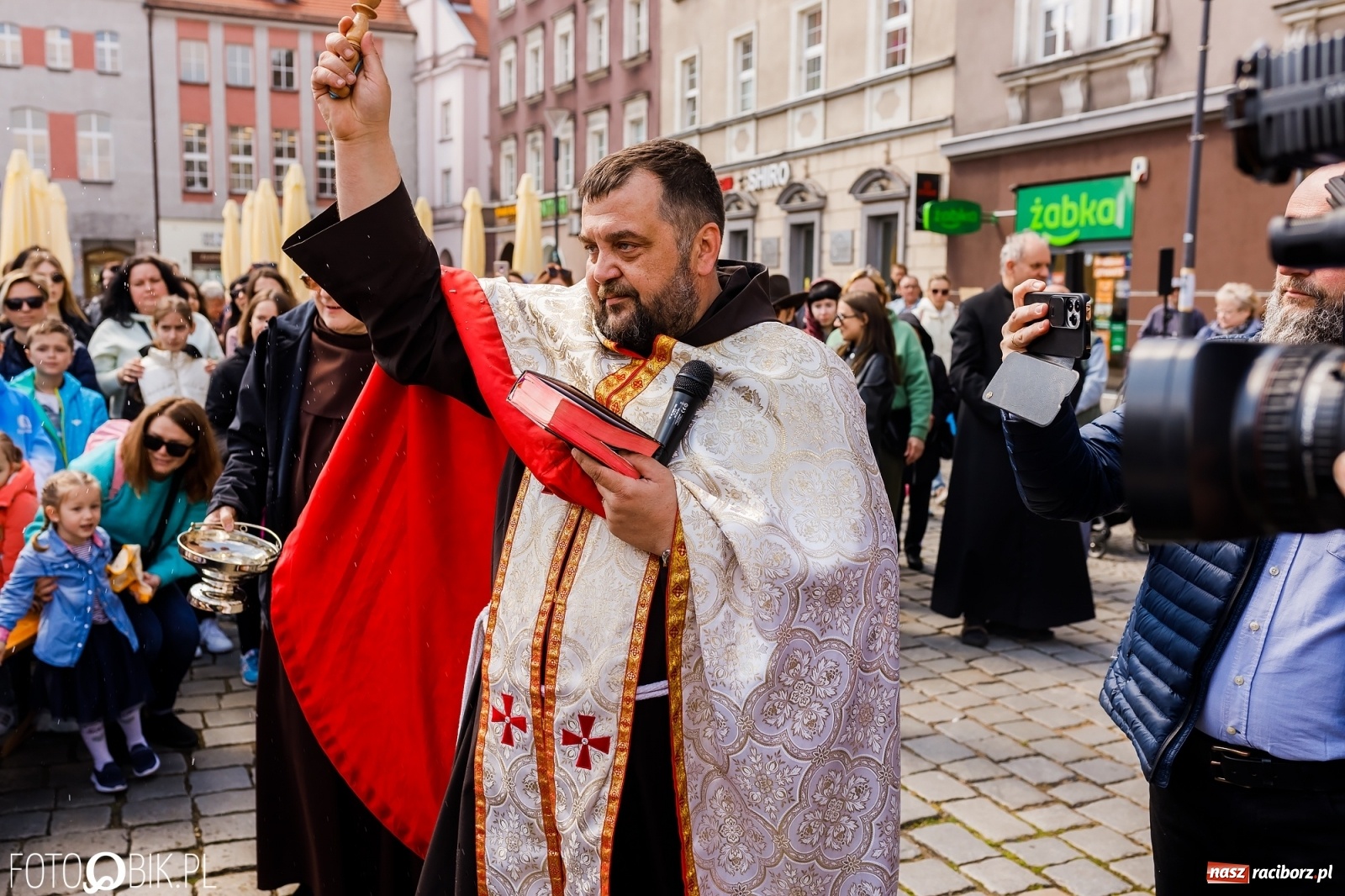 Zdjęcie w galerii na portalu naszraciborz.pl: Ukraińskie śniadanie wielkanocne na raciborskim Rynku [FOTO i WIDEO] wiadomości z regionu