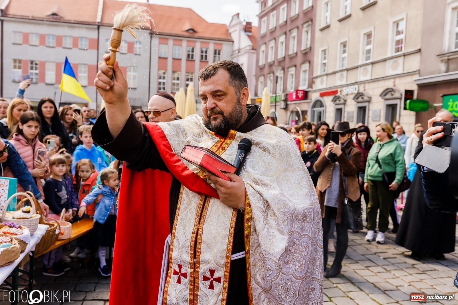 Zdjęcie w galerii na portalu naszraciborz.pl: Ukraińskie śniadanie wielkanocne na raciborskim Rynku [FOTO i WIDEO] wiadomości z regionu
