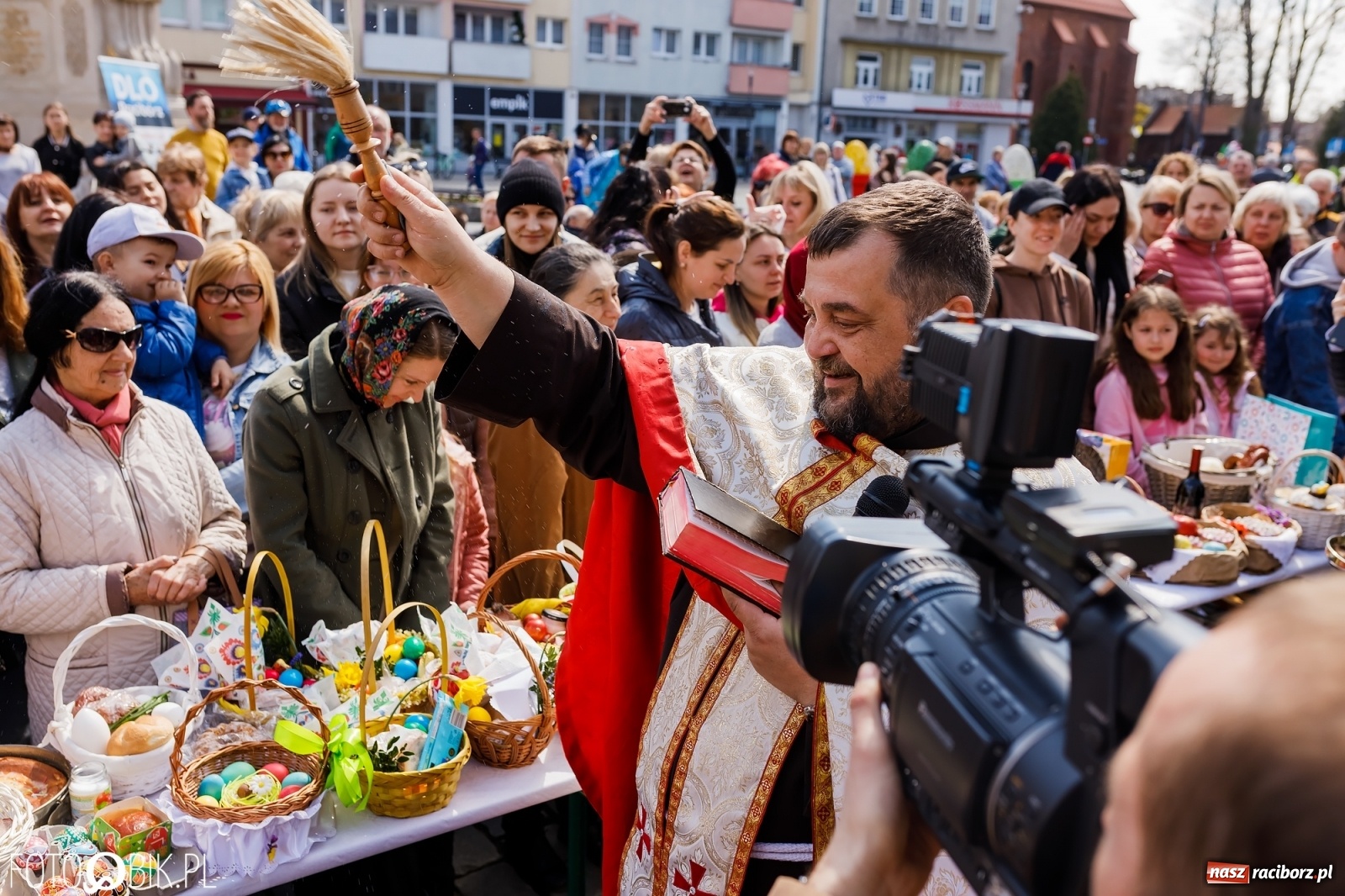 Zdjęcie w galerii na portalu naszraciborz.pl: Ukraińskie śniadanie wielkanocne na raciborskim Rynku [FOTO i WIDEO] wiadomości z regionu