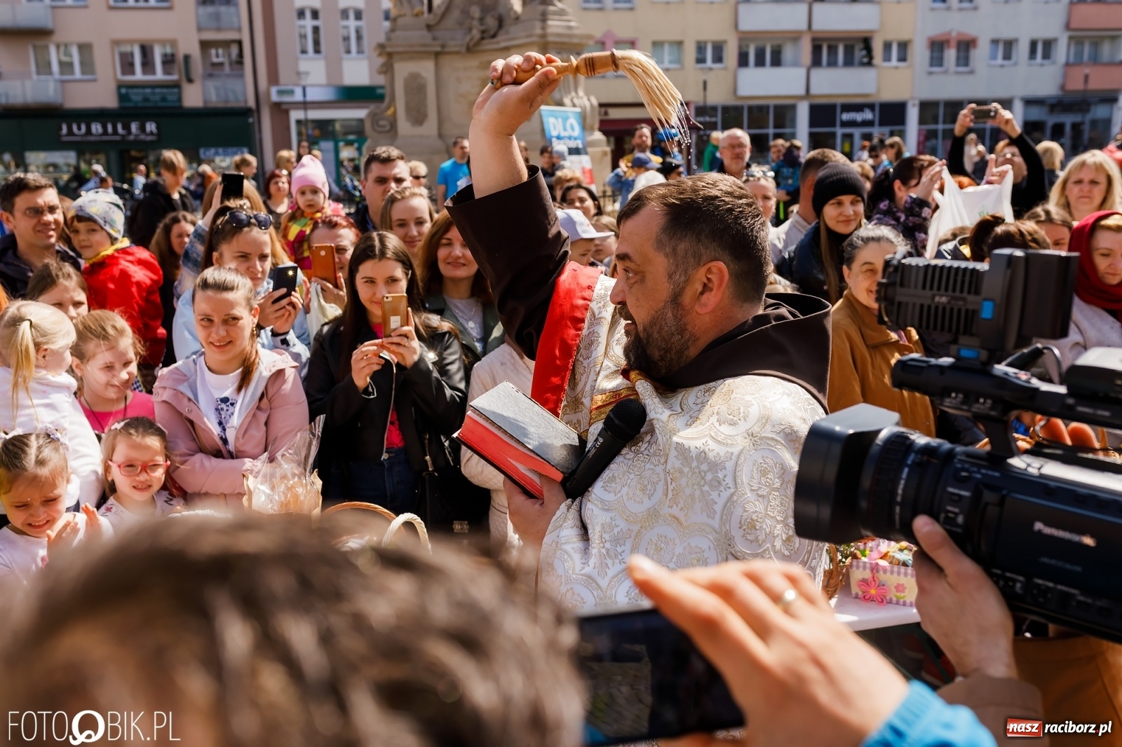 Zdjęcie w galerii na portalu naszraciborz.pl: Ukraińskie śniadanie wielkanocne na raciborskim Rynku [FOTO i WIDEO] wiadomości z regionu