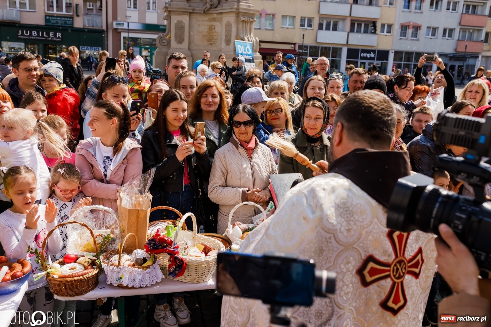 Zdjęcie w galerii na portalu naszraciborz.pl: Ukraińskie śniadanie wielkanocne na raciborskim Rynku [FOTO i WIDEO] wiadomości z regionu