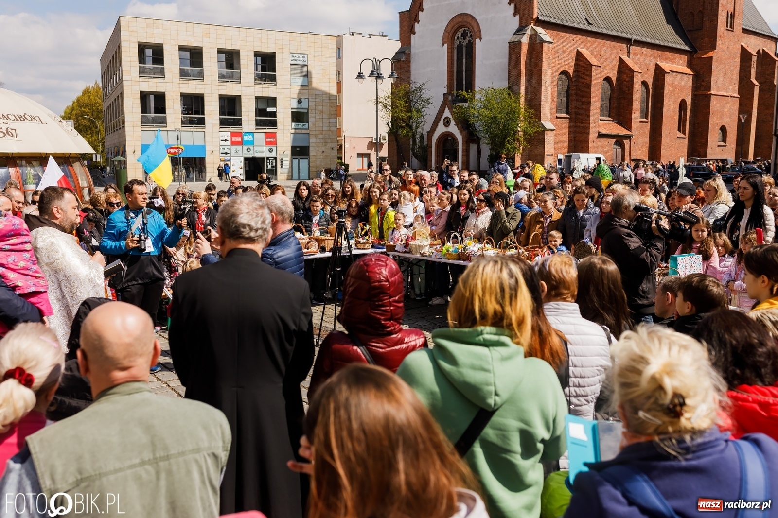 Zdjęcie w galerii na portalu naszraciborz.pl: Ukraińskie śniadanie wielkanocne na raciborskim Rynku [FOTO i WIDEO] wiadomości z regionu