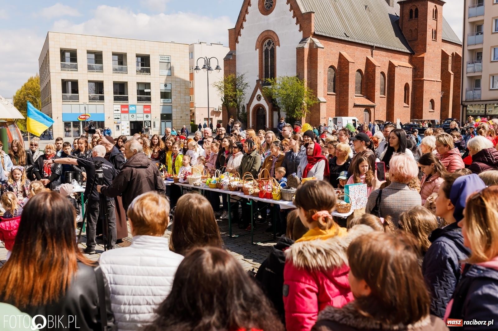 Zdjęcie w galerii na portalu naszraciborz.pl: Ukraińskie śniadanie wielkanocne na raciborskim Rynku [FOTO i WIDEO] wiadomości z regionu
