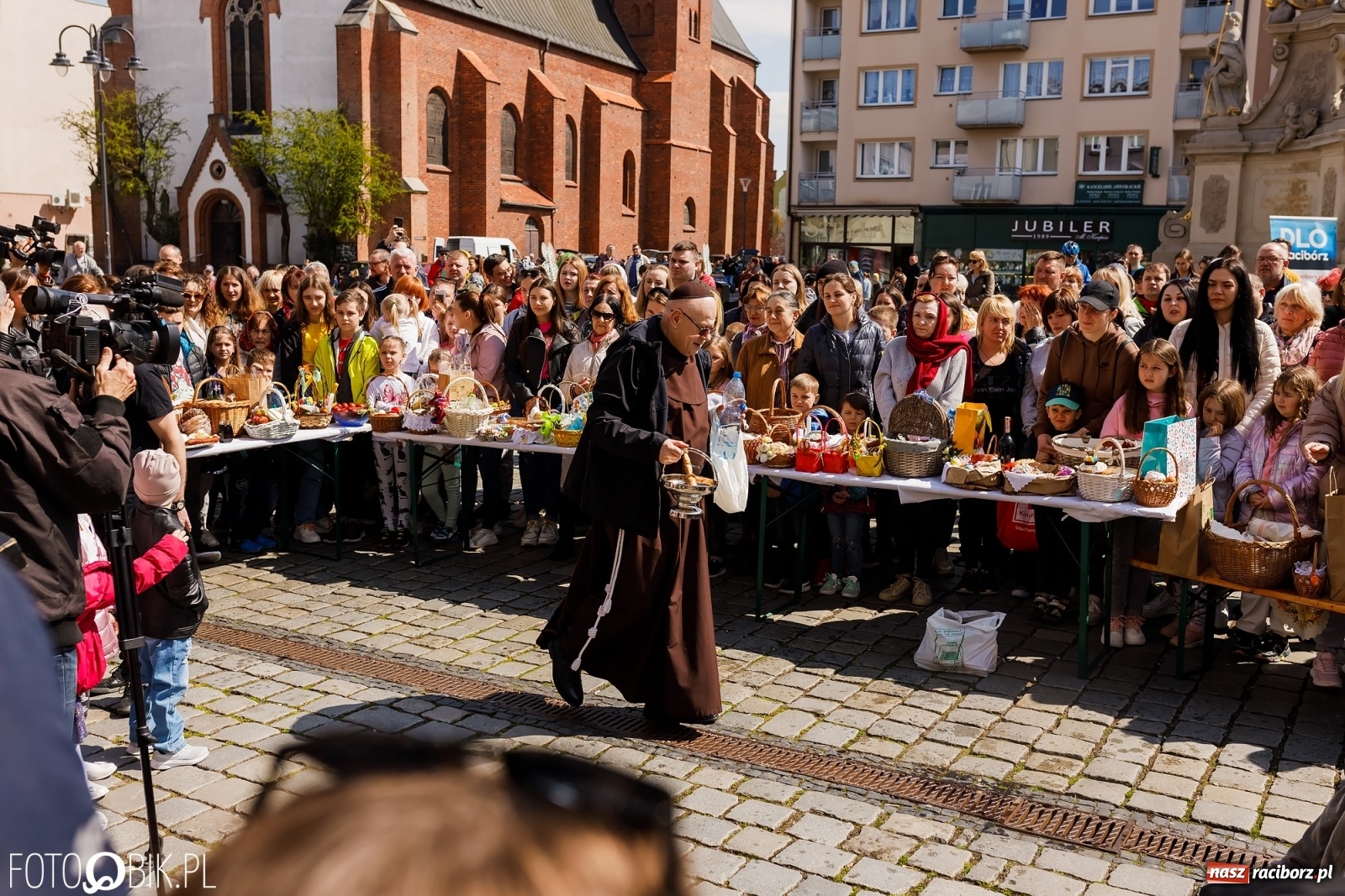 Zdjęcie w galerii na portalu naszraciborz.pl: Ukraińskie śniadanie wielkanocne na raciborskim Rynku [FOTO i WIDEO] wiadomości z regionu