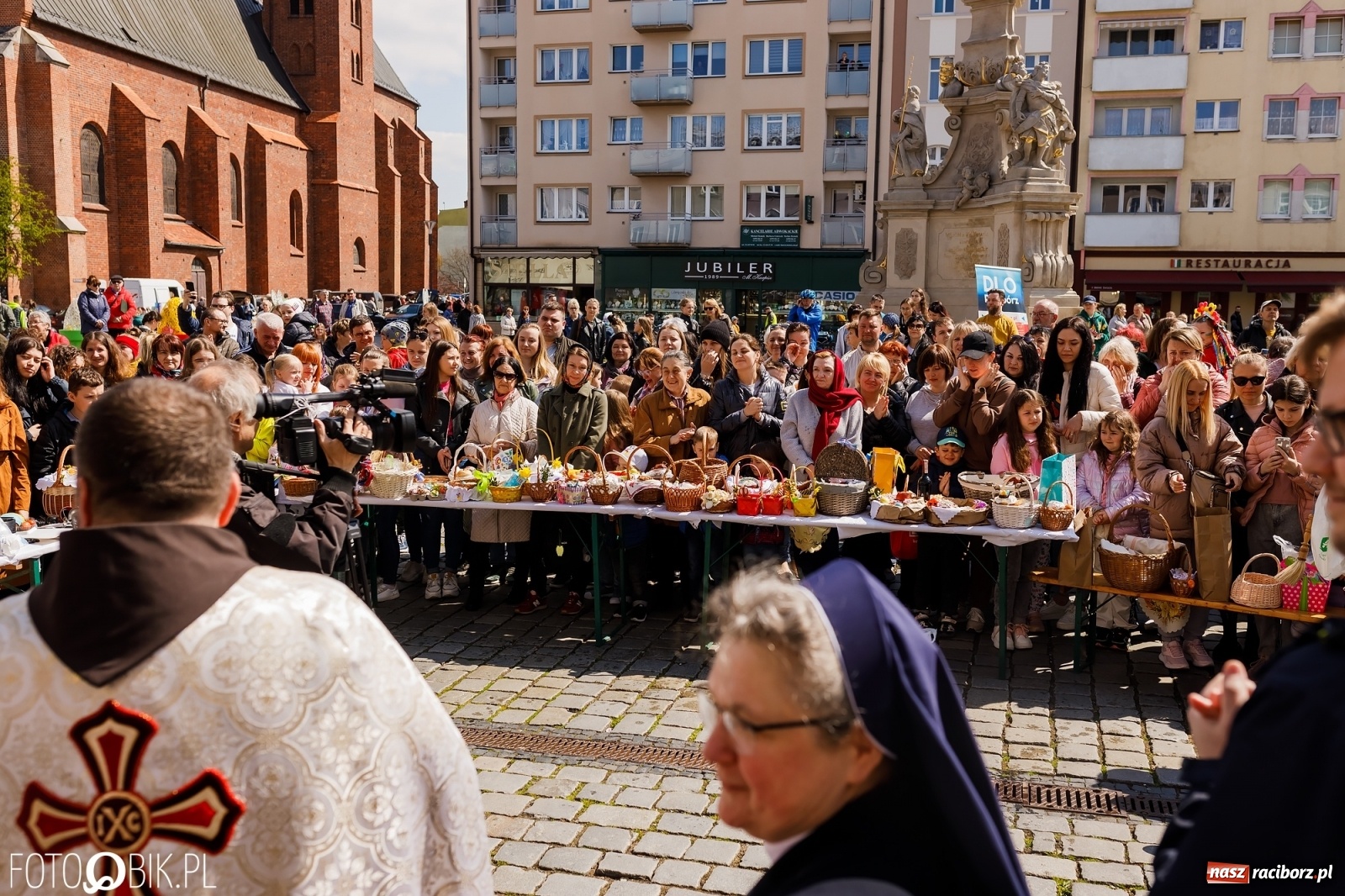 Zdjęcie w galerii na portalu naszraciborz.pl: Ukraińskie śniadanie wielkanocne na raciborskim Rynku [FOTO i WIDEO] wiadomości z regionu