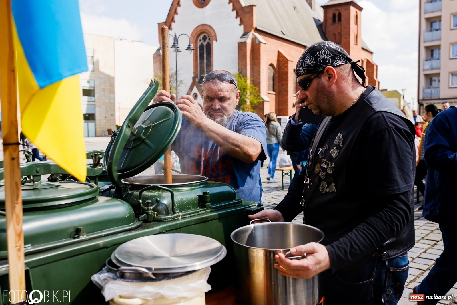 Zdjęcie w galerii na portalu naszraciborz.pl: Ukraińskie śniadanie wielkanocne na raciborskim Rynku [FOTO i WIDEO] wiadomości z regionu