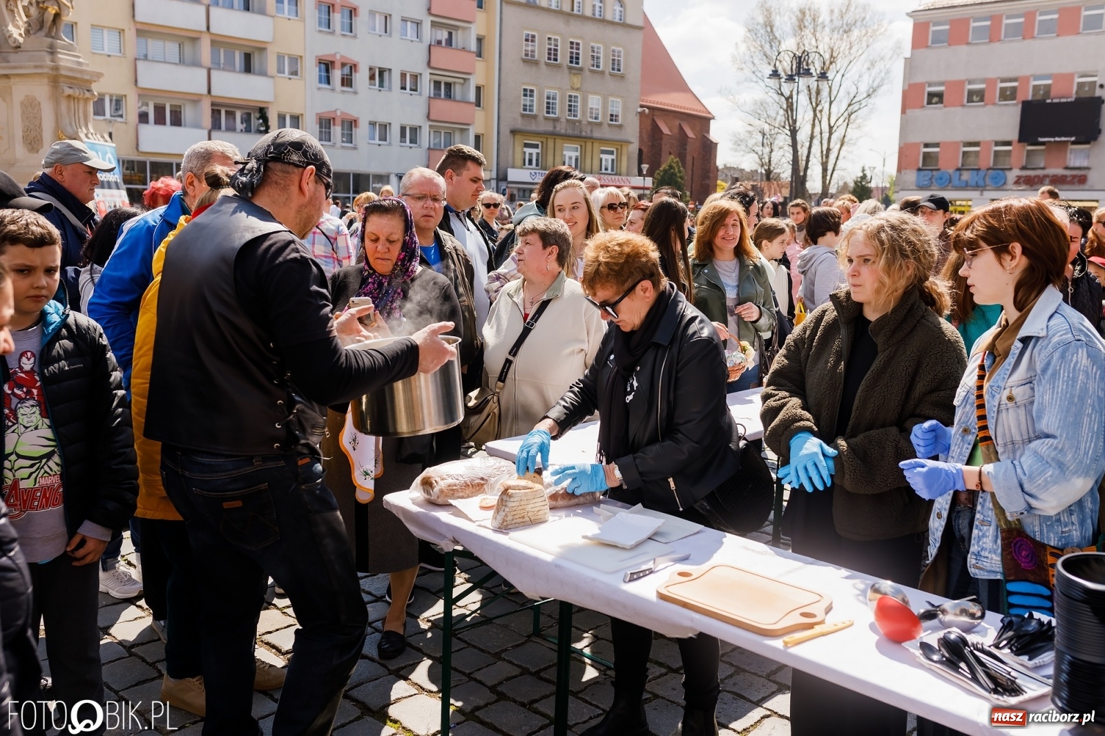 Zdjęcie w galerii na portalu naszraciborz.pl: Ukraińskie śniadanie wielkanocne na raciborskim Rynku [FOTO i WIDEO] wiadomości z regionu