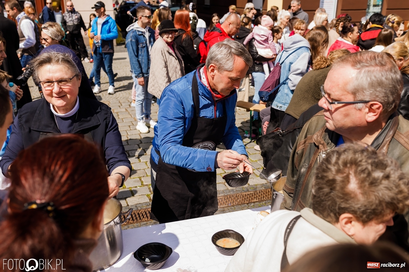 Zdjęcie w galerii na portalu naszraciborz.pl: Ukraińskie śniadanie wielkanocne na raciborskim Rynku [FOTO i WIDEO] wiadomości z regionu