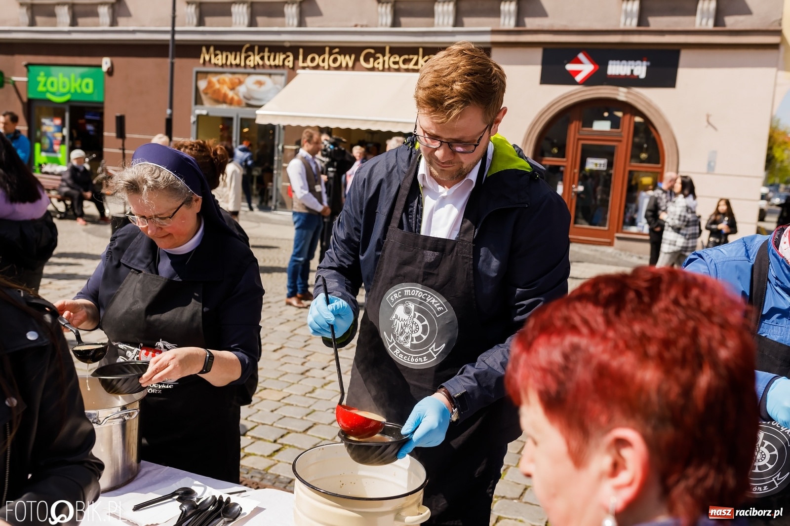 Zdjęcie w galerii na portalu naszraciborz.pl: Ukraińskie śniadanie wielkanocne na raciborskim Rynku [FOTO i WIDEO] wiadomości z regionu