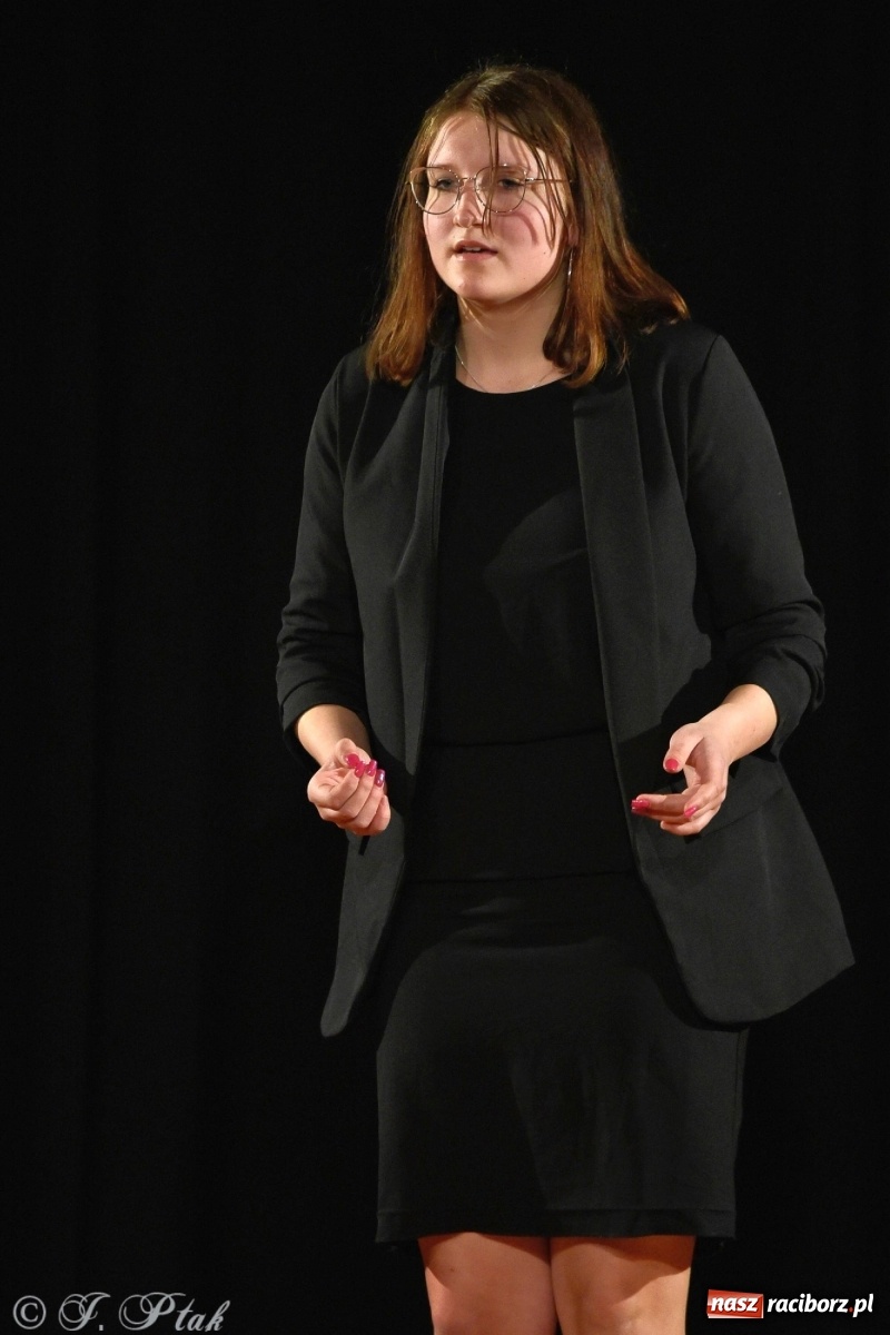 Zdjęcie w galerii na portalu naszraciborz.pl: Podium dla dwóch raciborzanek. 67. Ogólnopolski Konkurs Recytatorski w Strzesze wiadomości z regionu