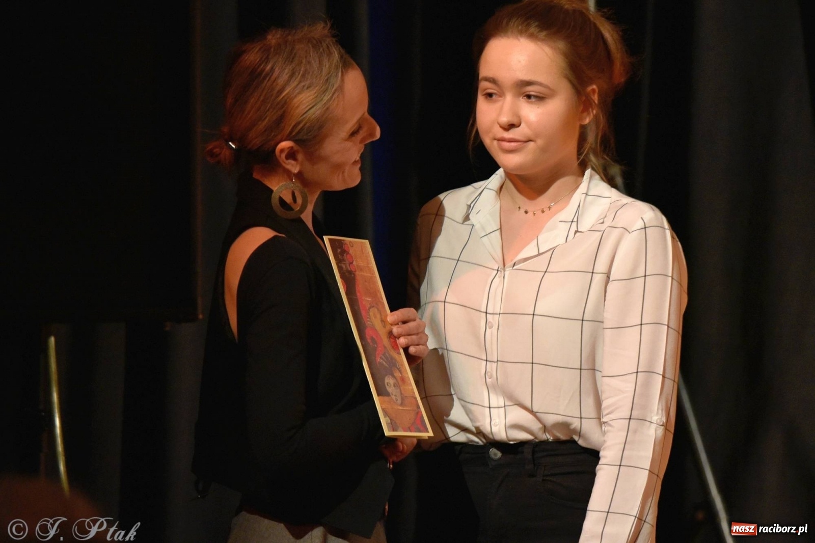 Zdjęcie w galerii na portalu naszraciborz.pl: Podium dla dwóch raciborzanek. 67. Ogólnopolski Konkurs Recytatorski w Strzesze wiadomości z regionu