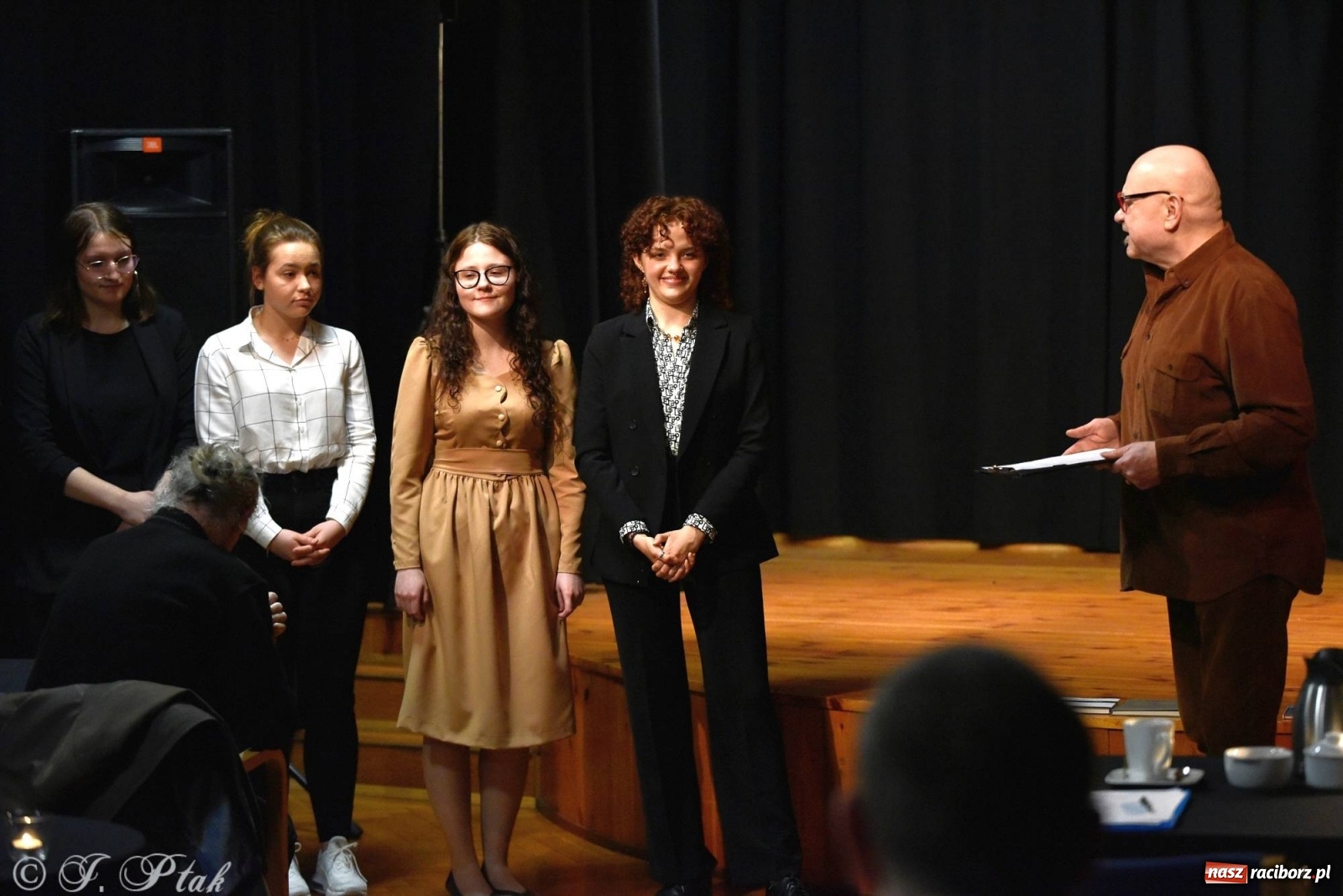 Zdjęcie w galerii na portalu naszraciborz.pl: Podium dla dwóch raciborzanek. 67. Ogólnopolski Konkurs Recytatorski w Strzesze wiadomości z regionu