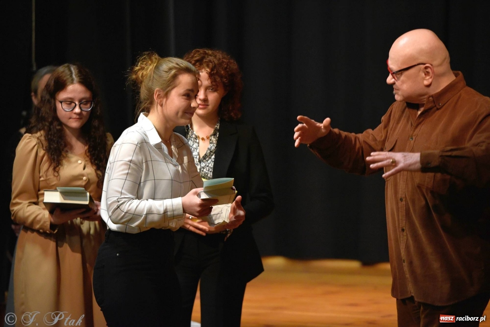 Zdjęcie w galerii na portalu naszraciborz.pl: Podium dla dwóch raciborzanek. 67. Ogólnopolski Konkurs Recytatorski w Strzesze wiadomości z regionu