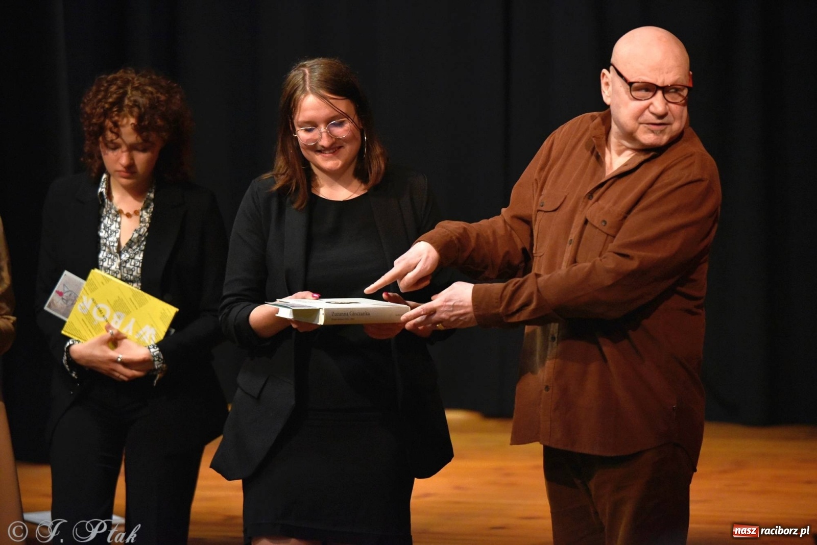 Zdjęcie w galerii na portalu naszraciborz.pl: Podium dla dwóch raciborzanek. 67. Ogólnopolski Konkurs Recytatorski w Strzesze wiadomości z regionu