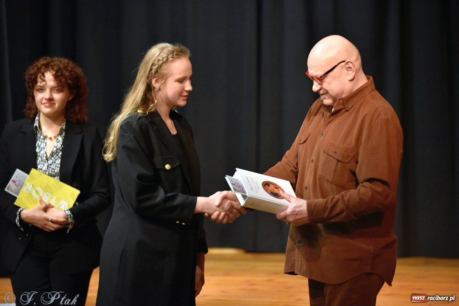 Zdjęcie w galerii na portalu naszraciborz.pl: Podium dla dwóch raciborzanek. 67. Ogólnopolski Konkurs Recytatorski w Strzesze wiadomości z regionu