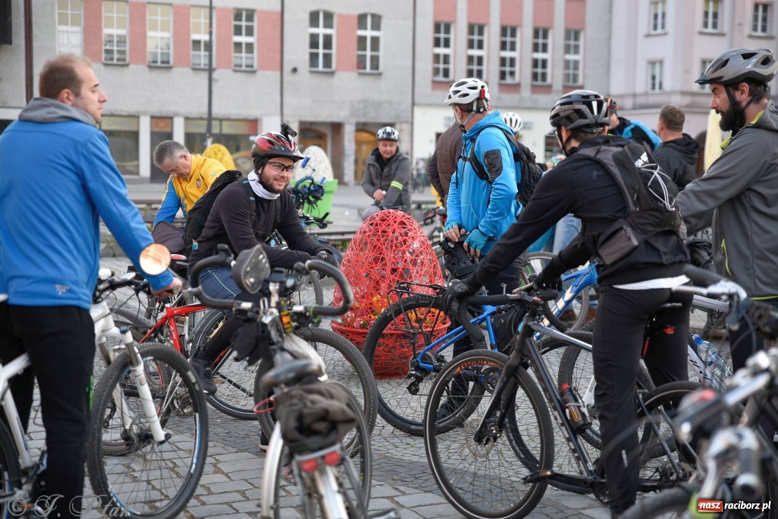 Zdjęcie w galerii na portalu naszraciborz.pl: Rower to power i wiosenna raciborska nocka rowerowa [FOTO] wiadomości z regionu