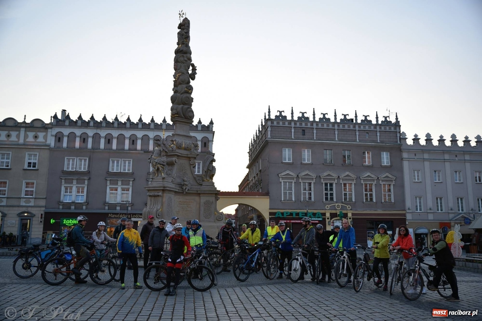 Zdjęcie w galerii na portalu naszraciborz.pl: Rower to power i wiosenna raciborska nocka rowerowa [FOTO] wiadomości z regionu