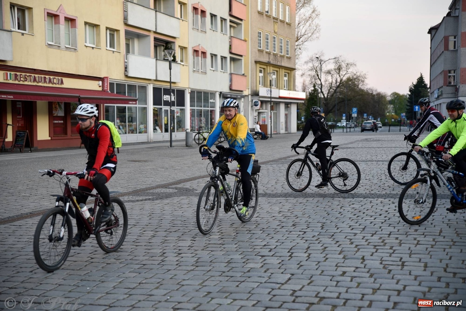 Zdjęcie w galerii na portalu naszraciborz.pl: Rower to power i wiosenna raciborska nocka rowerowa [FOTO] wiadomości z regionu