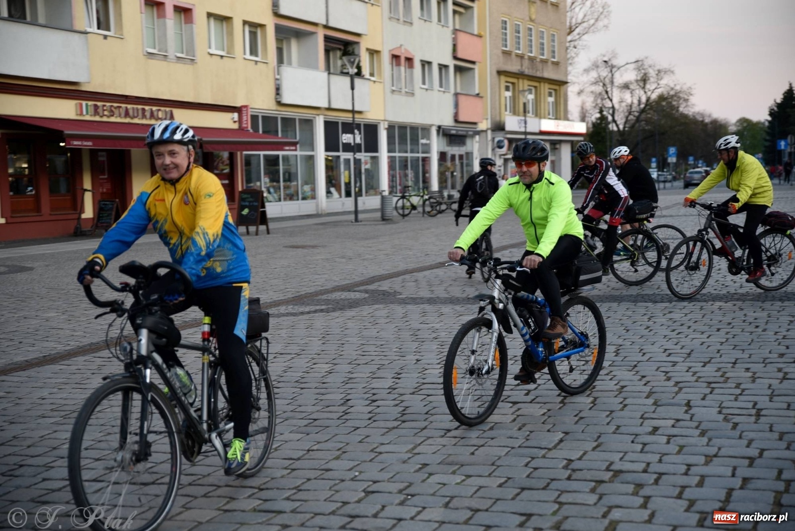 Zdjęcie w galerii na portalu naszraciborz.pl: Rower to power i wiosenna raciborska nocka rowerowa [FOTO] wiadomości z regionu