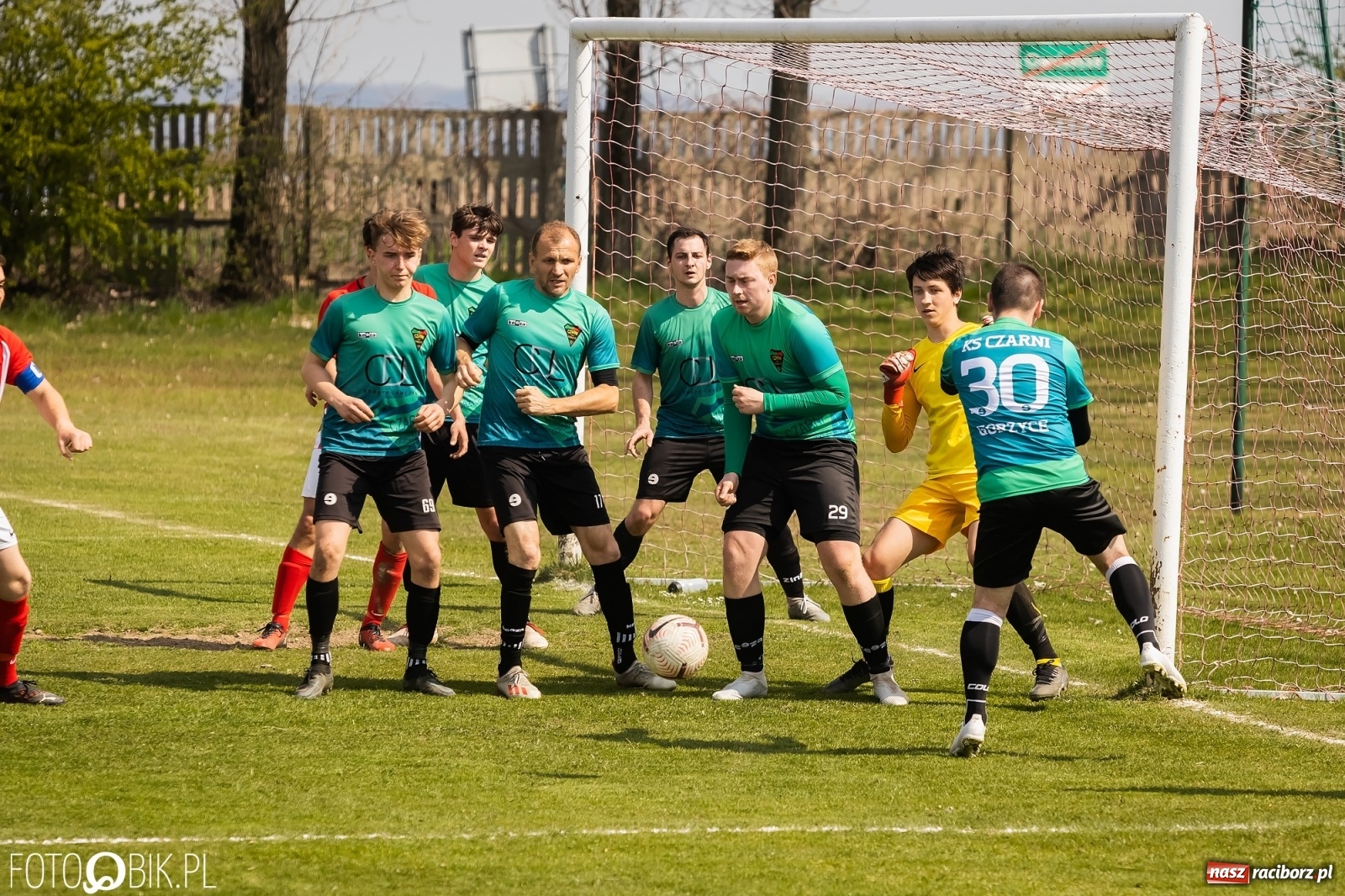 Zdjęcie w galerii na portalu naszraciborz.pl: Owsiszcze znów zwycięskie. Passa rezerw Gorzyc przerwana [FOTO] wiadomości z regionu