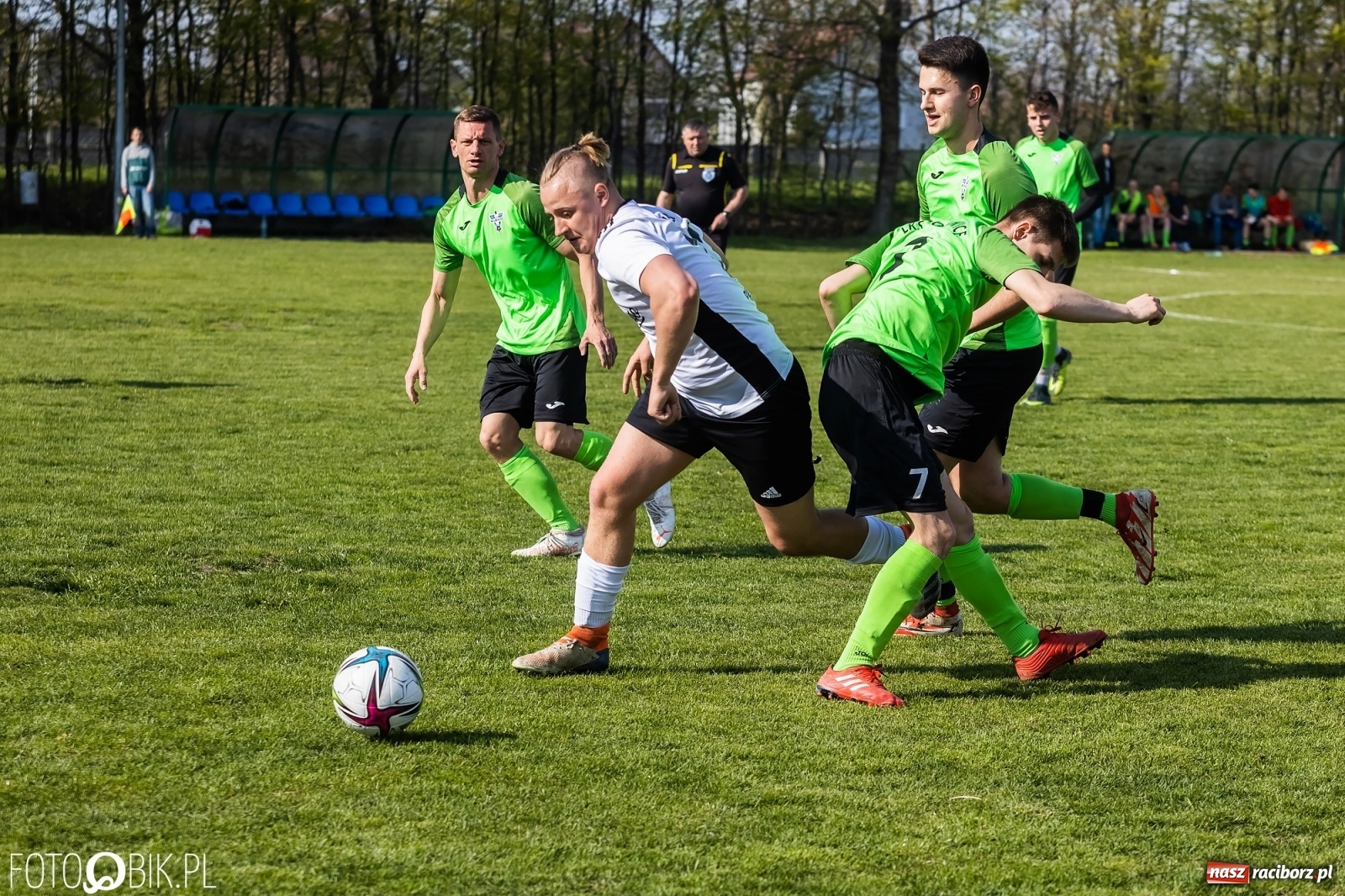Zdjęcie w galerii na portalu naszraciborz.pl: C klasa. Wicher postraszył lidera z Wojnowic [FOTO] wiadomości z regionu