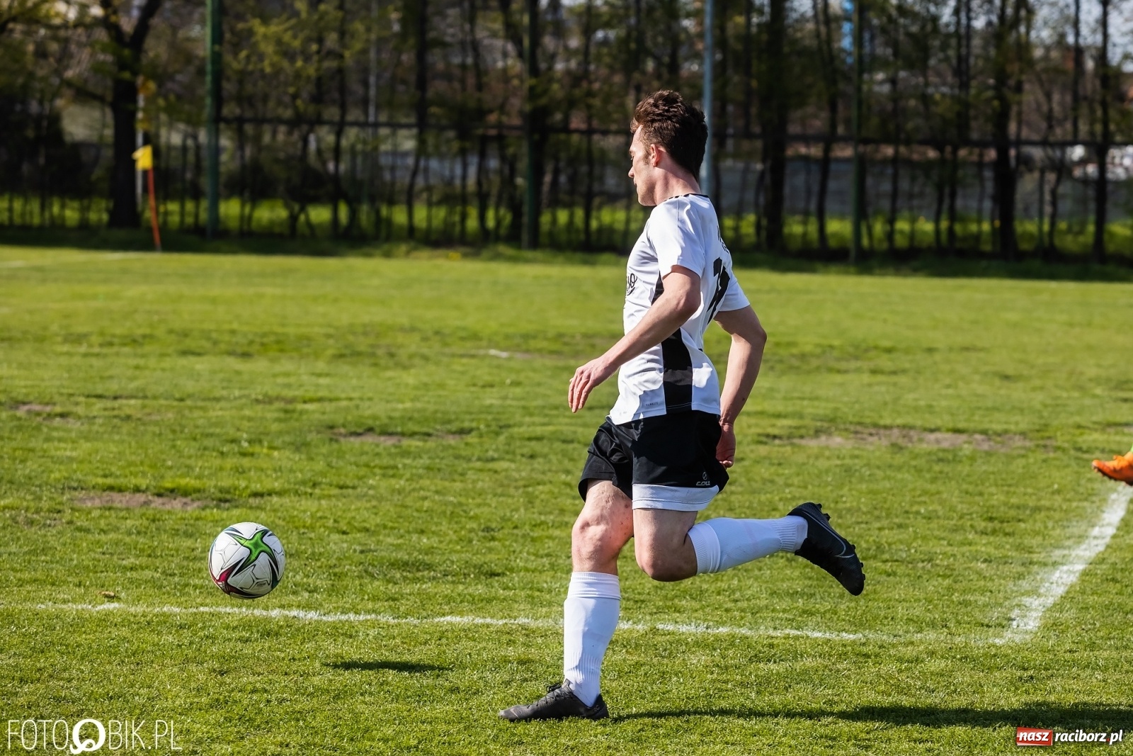 Zdjęcie w galerii na portalu naszraciborz.pl: C klasa. Wicher postraszył lidera z Wojnowic [FOTO] wiadomości z regionu